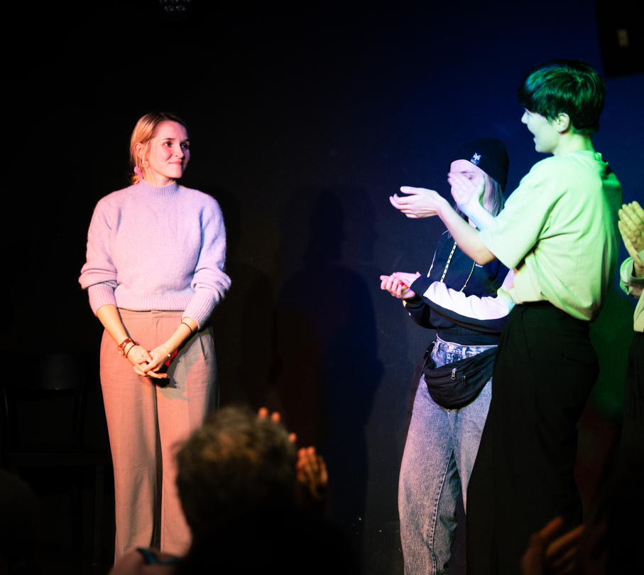 Franziska Pauli Franzi Improvisationstheater Impro Bremen Improtheater Workshop buchen Psychologie Regie AMS! Theater